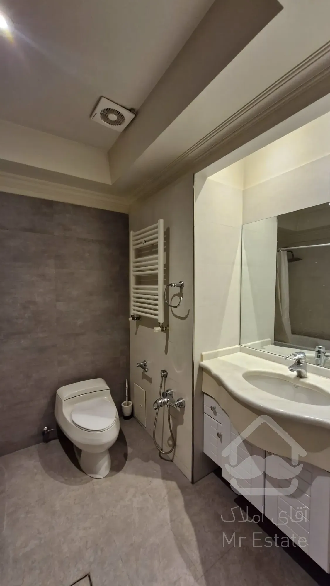 اجاره آپارتمان 210 متر در بهترین لوکیشن کامرانیه