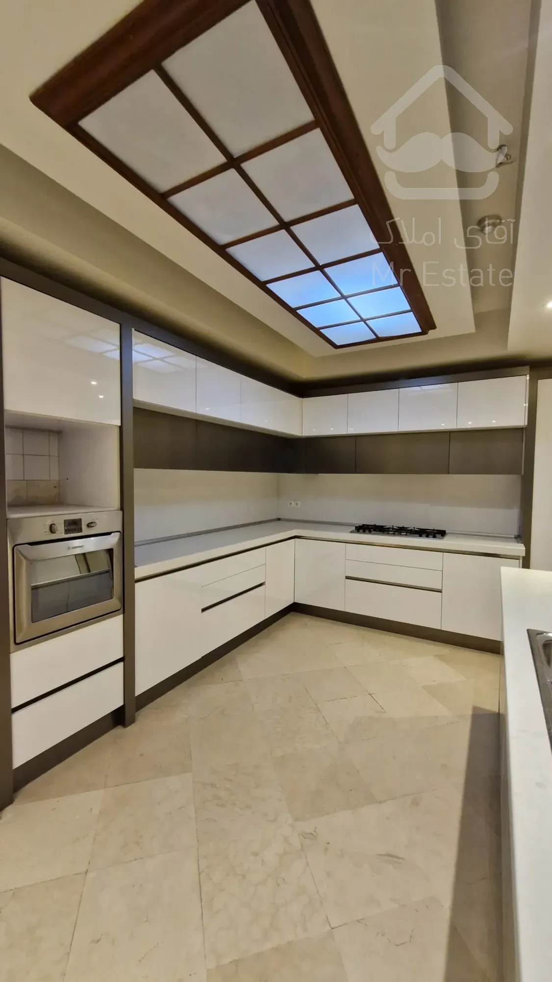 230 متر آپارتمان غرق نور در فرمانیه