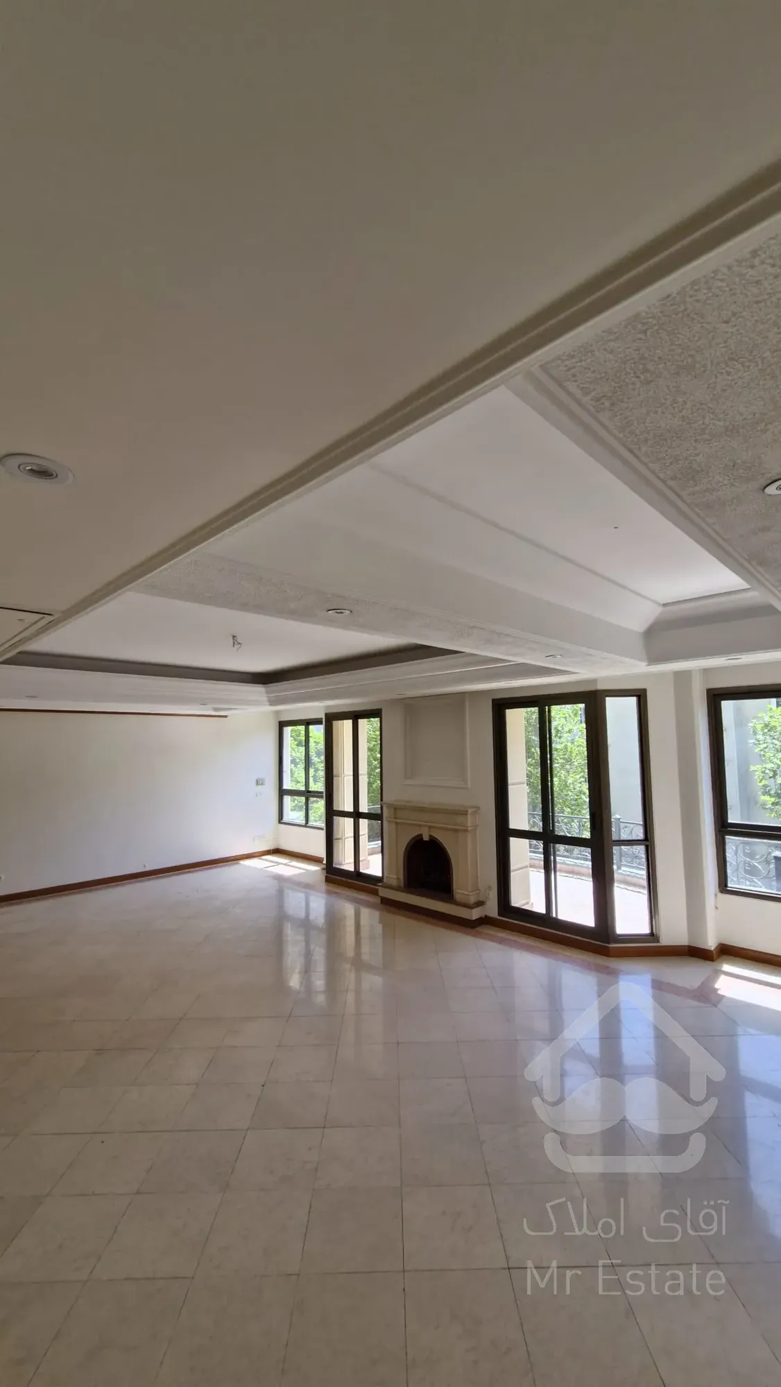 230 متر آپارتمان غرق نور در فرمانیه