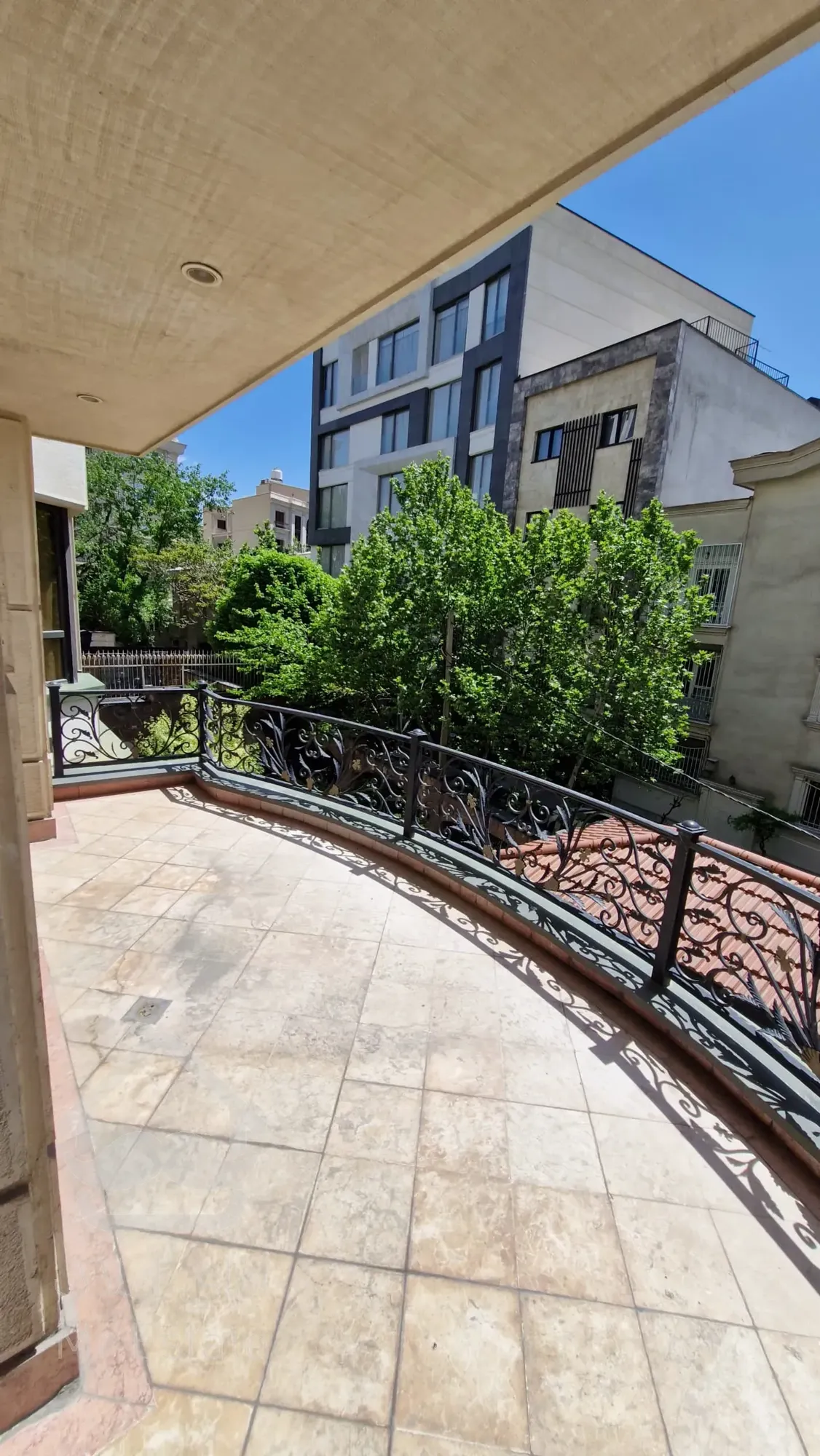 اجاره آپارتمان ۲۰۰ متری در بهترین لوکیشن کامرانیه