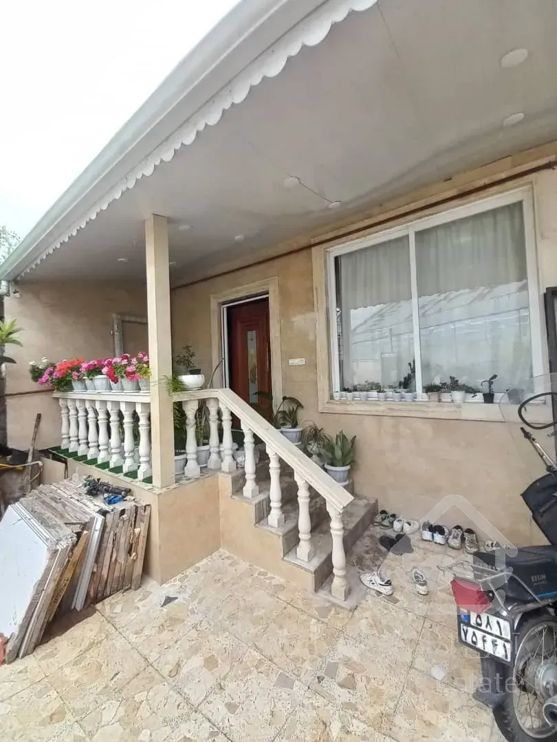 خانه ویلایی ۴ سال ساخت فاصله تا خیابان اصلی ۳۰۰ متر