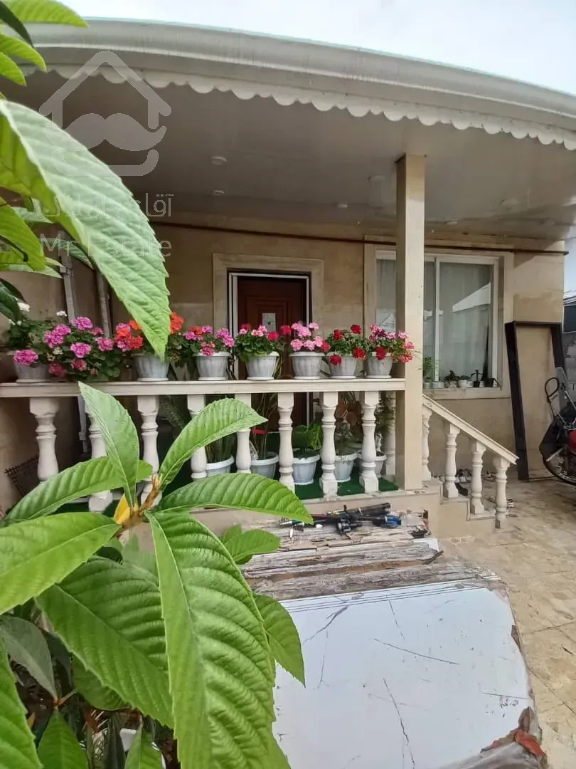 خانه ویلایی ۴ سال ساخت فاصله تا خیابان اصلی ۳۰۰ متر