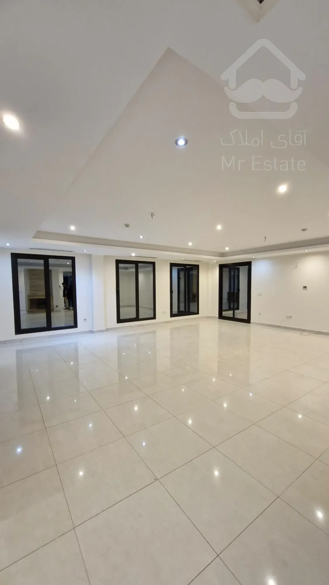 اجاره آپارتمان ۲۵۰ متری در بهترین لوکیشن فرمانیه