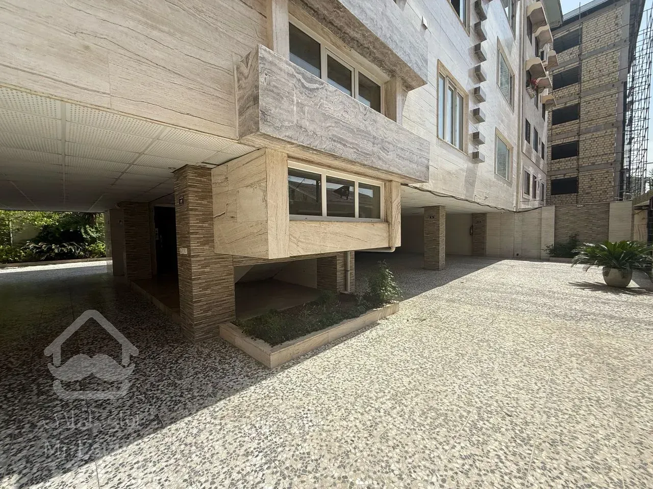 فروش آپارتمان ۱۴۱ متری در خیابان تهران