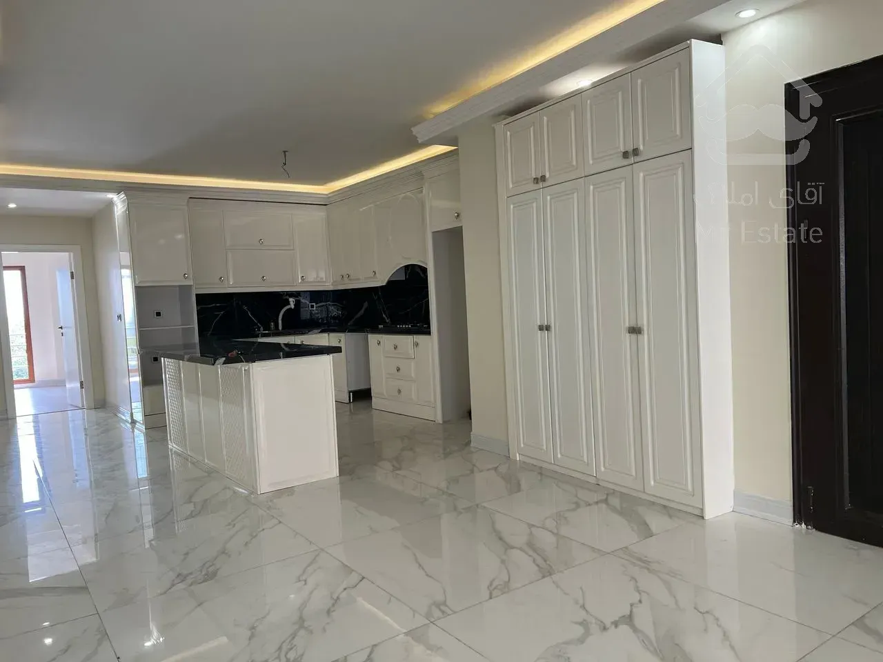 180 متر در برج برند با مشاعات کامل