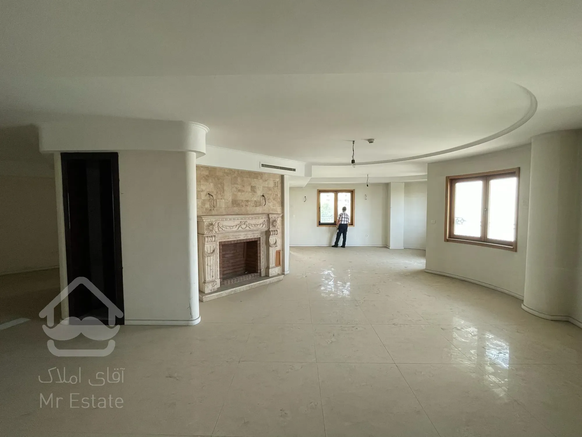 فروش واحد ۲۸۰متری ۴خواب برج باغ فرمانیه