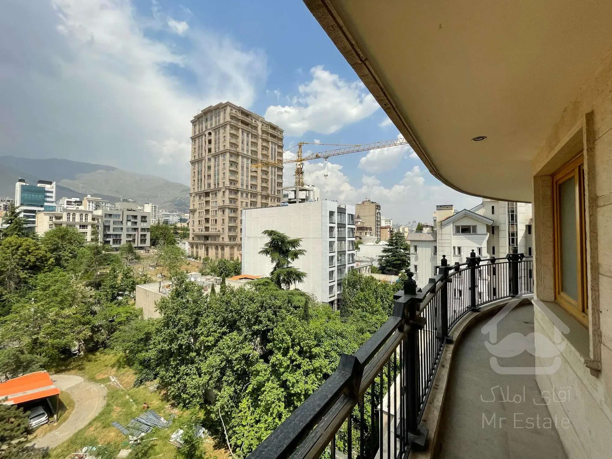 فروش واحد ۲۸۰متری ۴خوابه برج بی‌نظیر فرمانیه