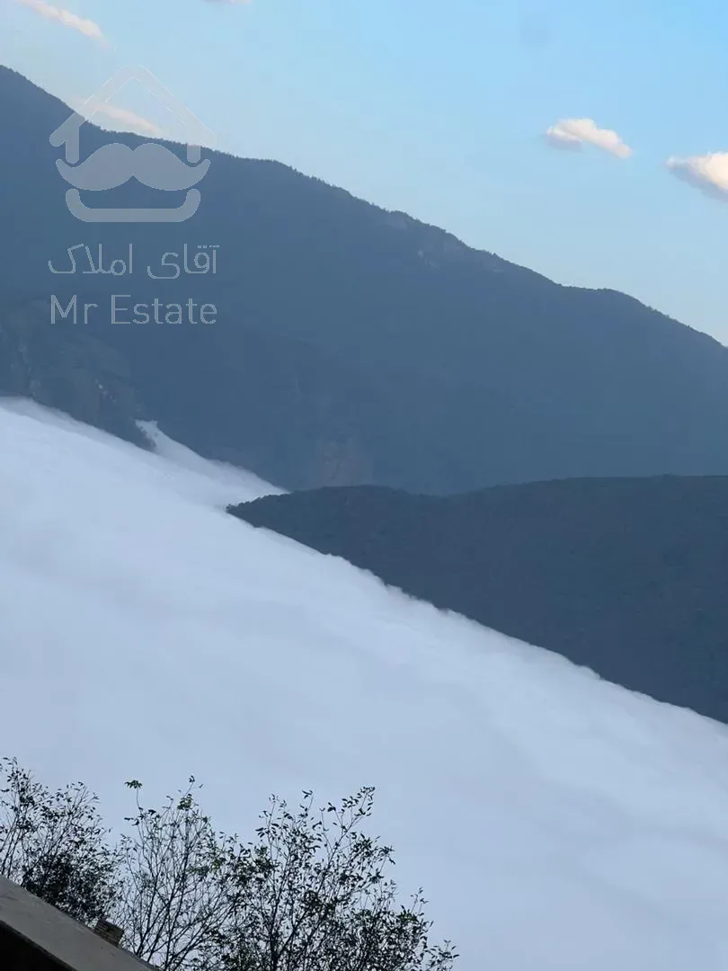 ویلا دو طبقه ۱۶۰ متر با دو دهنه تجاری در پایین ملک و ۱۲۰متر جواز ساخت روی تجاری .سند و مدارک تکمیل.