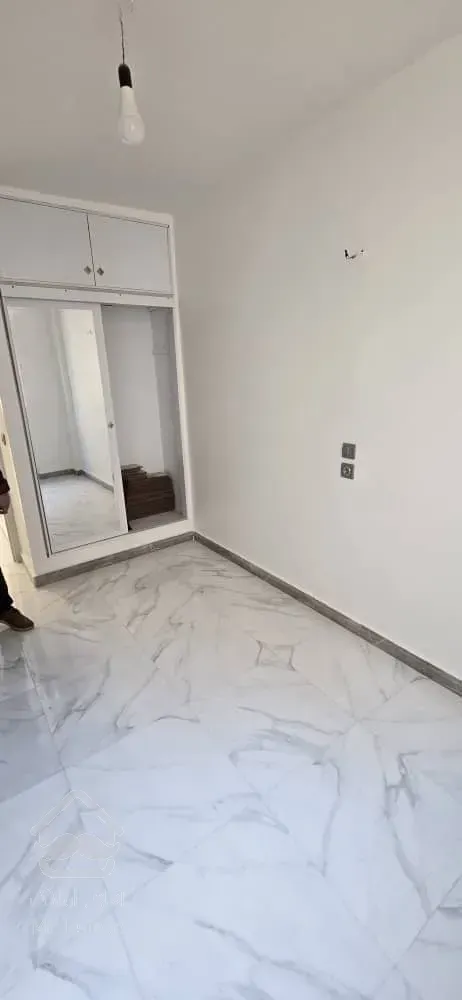 فروش آپارتمان دو خواب کم سن زیر قیمت کارشناسی در فردوس غرب