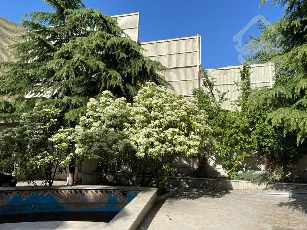 فروش اقساطی  اپارتمان۲۷۰متری در برج باغ برند نیاوران