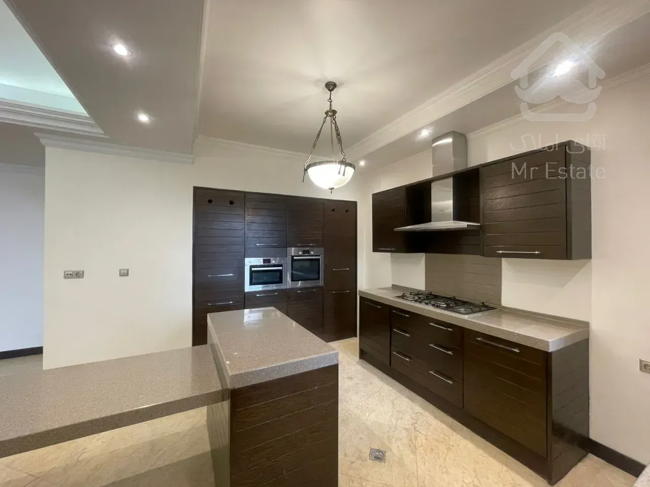 خرید آپارتمان 210 متری فول مشاعات در فرمانیه