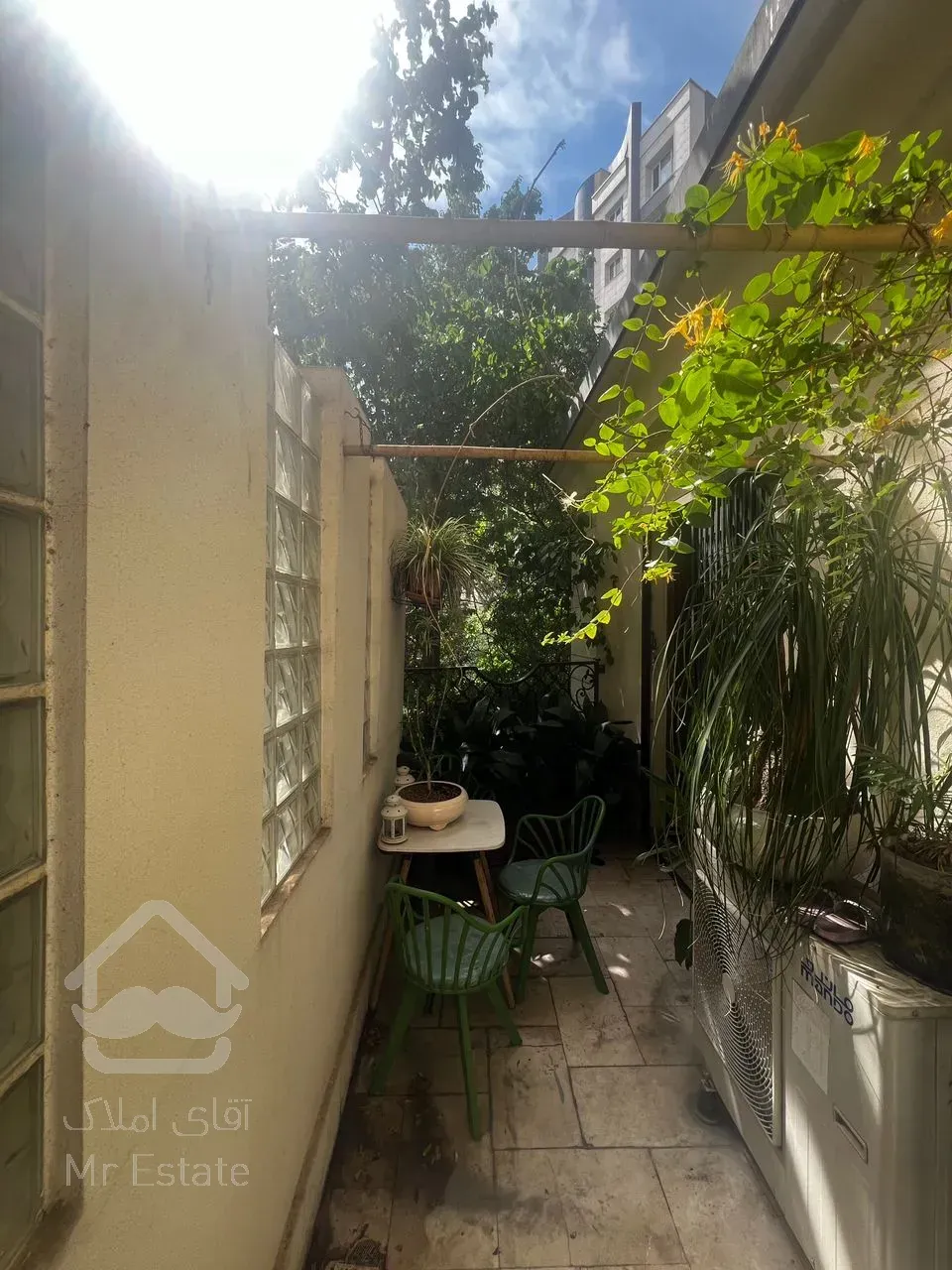 فروش آپارتمان ۱۴۰ متر جهانتاب حیاط در اختیار