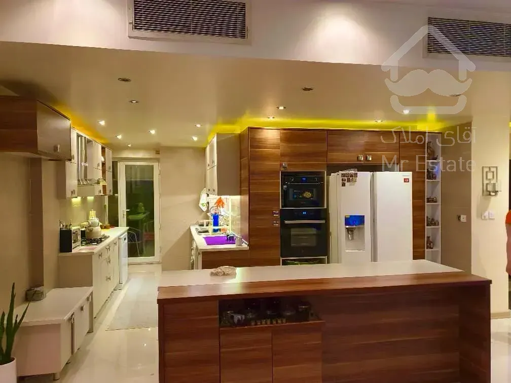 سعادت آباد**شهرداری جنوبی**180متر