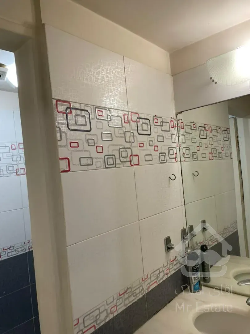 تک واحدی، ۱۴٠متری ،صرافهای جنوبی