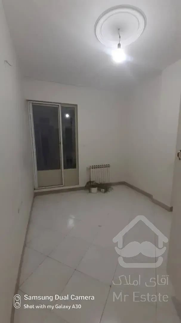 فول امکانات سالن غرق نور