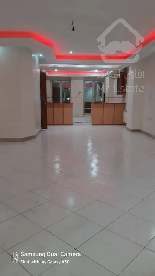 فول امکانات سالن غرق نور