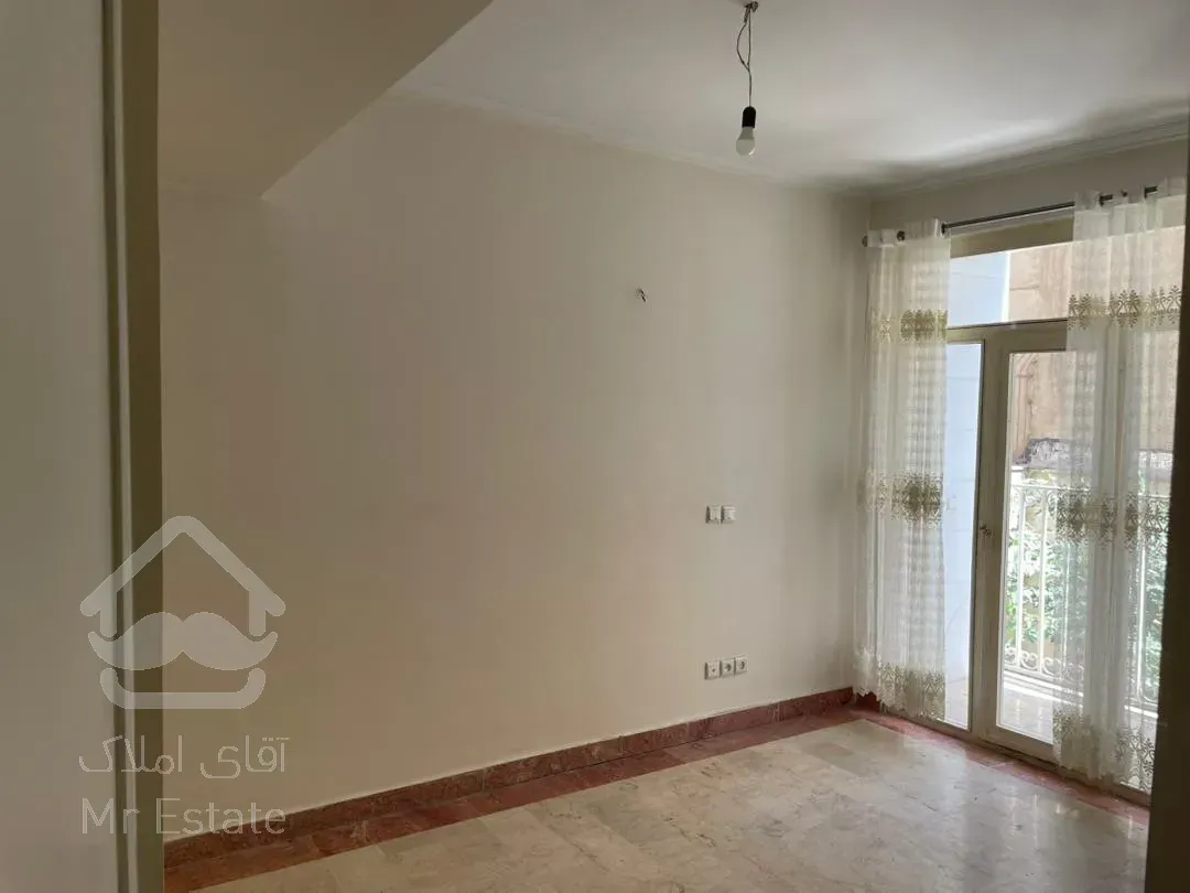 تک واحدی، ۱۴٠متری ،صرافهای جنوبی