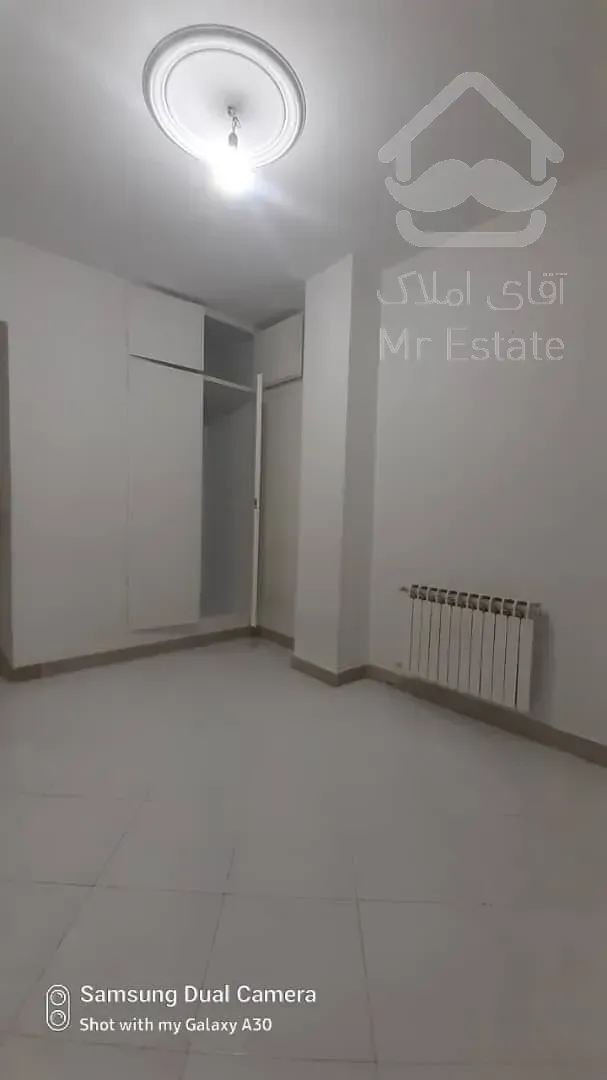 فول امکانات سالن غرق نور