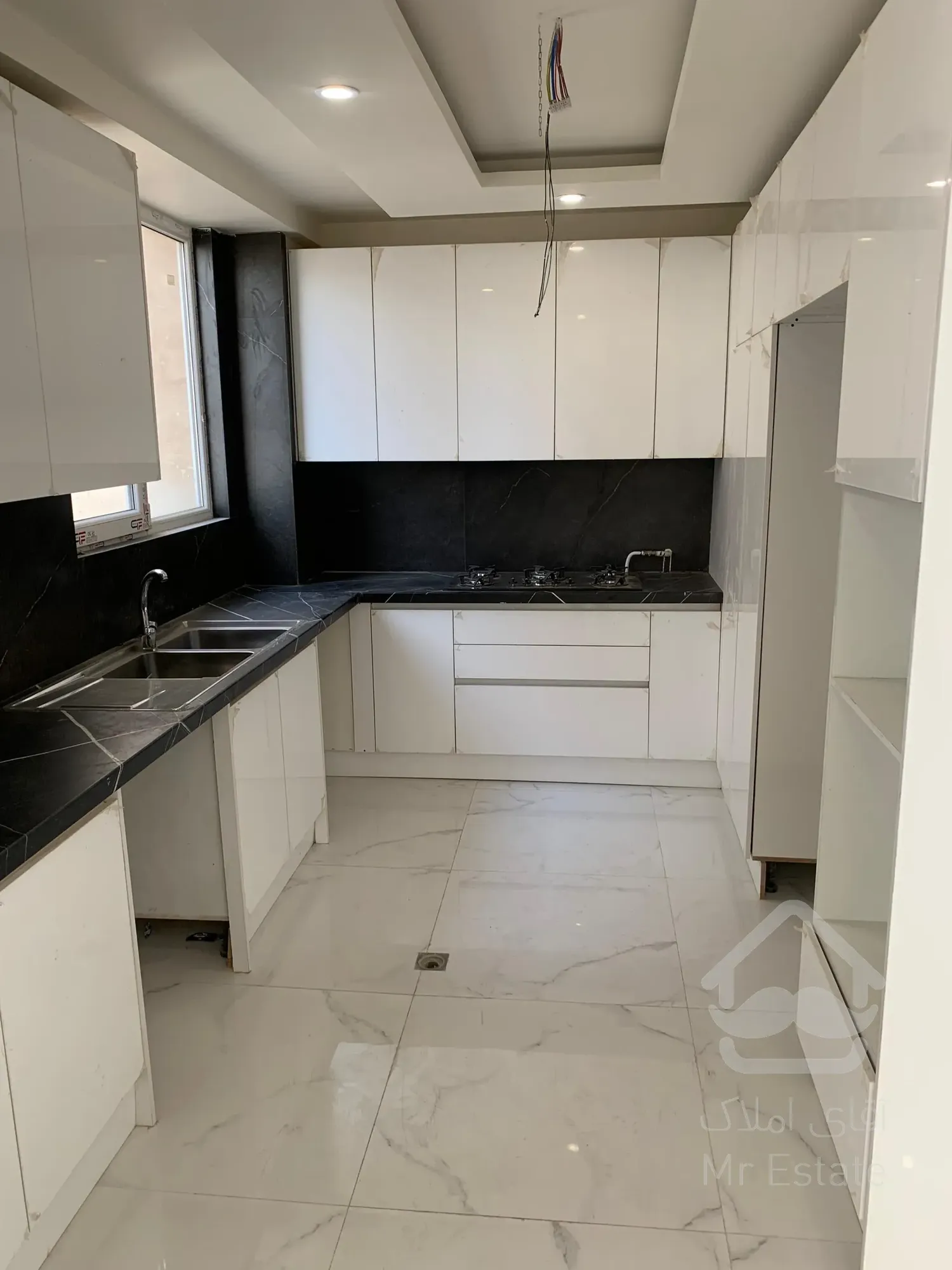 فروش آپارتمان ۱۳۵متری تکواحدی با دو پارکینگ سندی