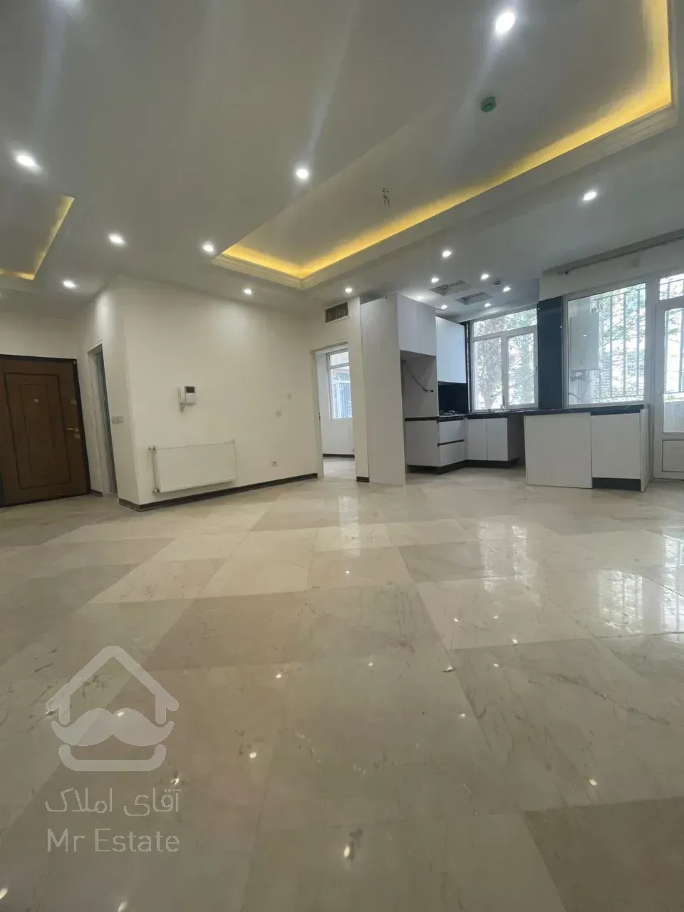 105متر/دو پارکینگ/نور و نقشه عالی/لاله شرقی