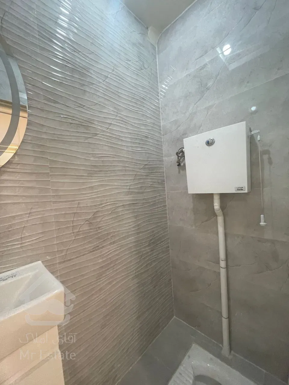 105متر/دو پارکینگ/نور و نقشه عالی/لاله شرقی