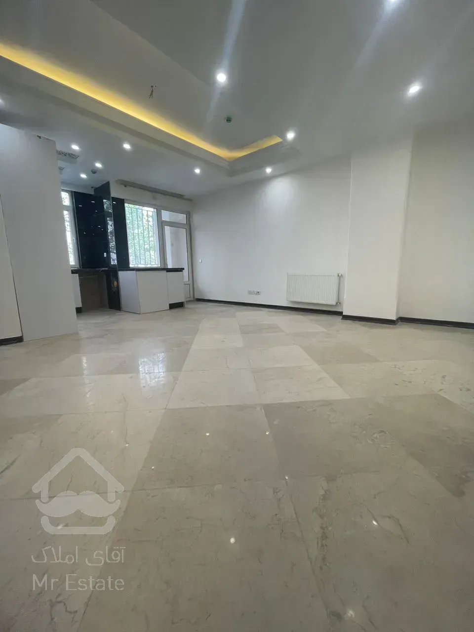 105متر/دو پارکینگ/نور و نقشه عالی/لاله شرقی