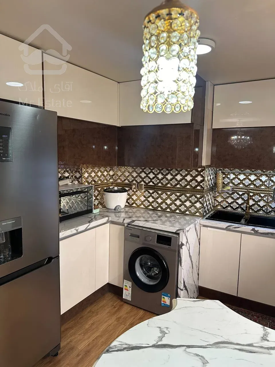 فروش آپارتمان ۹۵ متری فول امکانات در آلاله شرقی