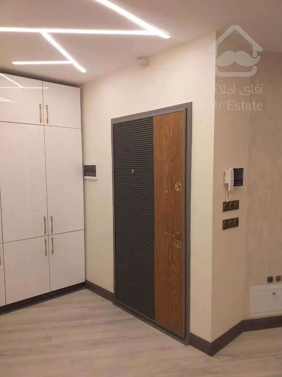 133متر ۳خواب مستردار فول امکانات مجلل اردستانی