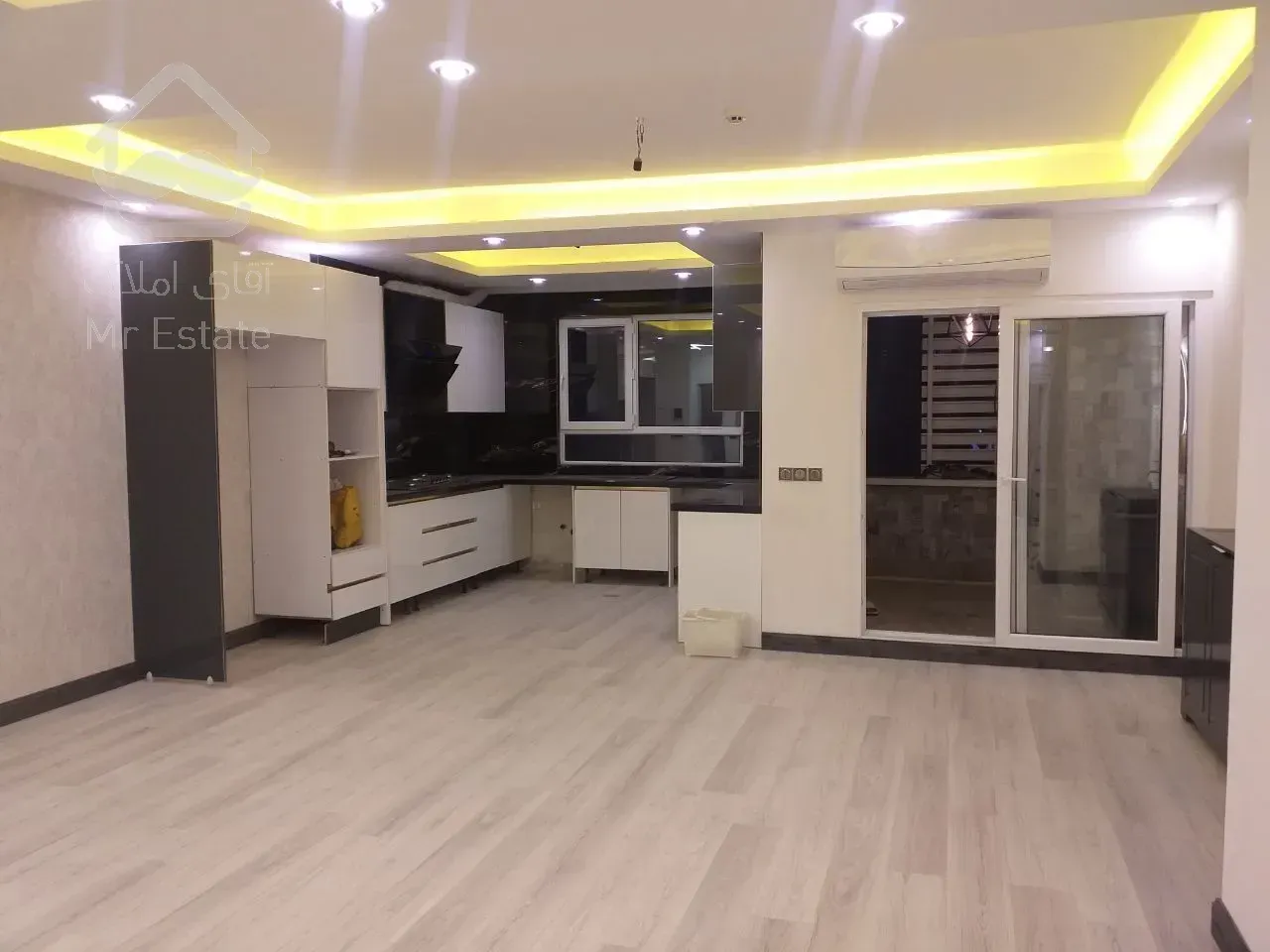 133متر ۳خواب مستردار فول امکانات مجلل اردستانی