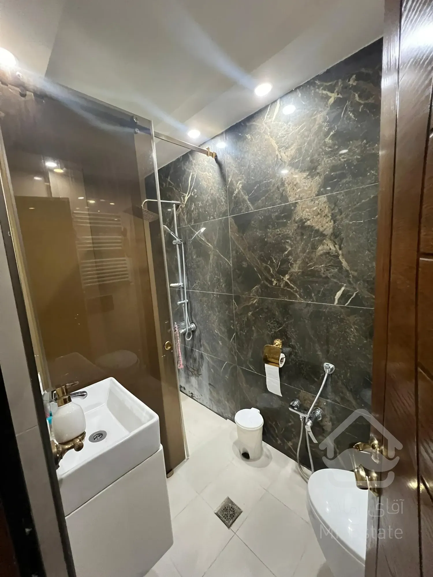 فروش آپارتمان سالن پرده خور کم سن و سال فردوس غرب