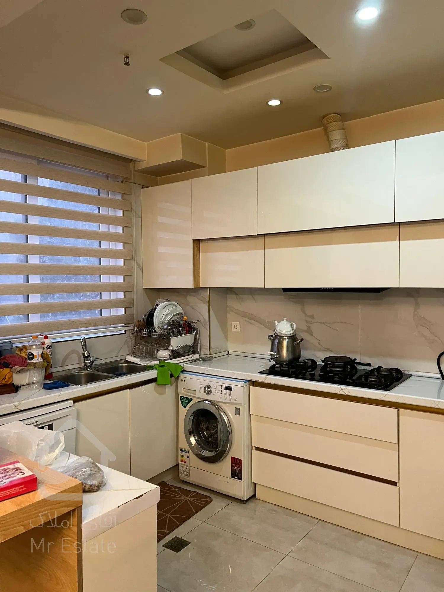 فروش آپارتمان سالن پرده خور کم سن و سال فردوس غرب