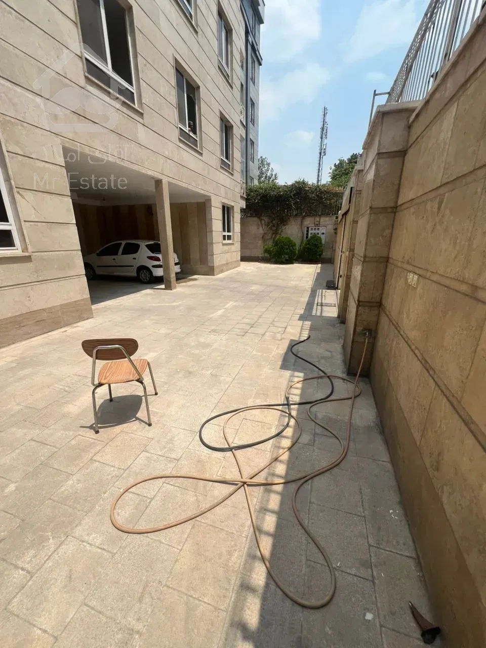 ۷۰۰متر در ۳طبقه هرطبقه ۲واحد ۱۱۵متری ۱۲اتاق