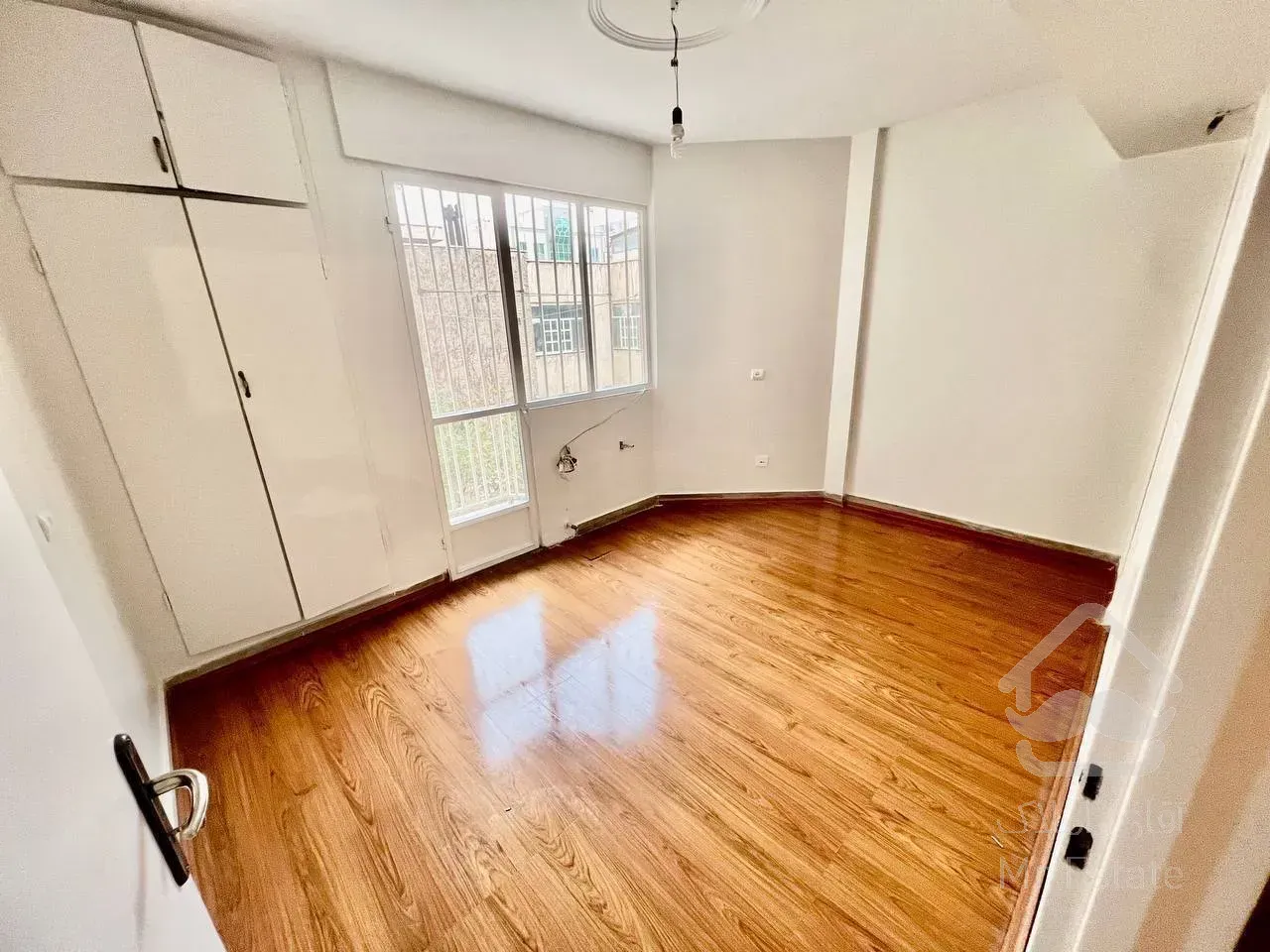 واحد ۸۰ متری بلوار فردوس تخلیه آماده باز دید