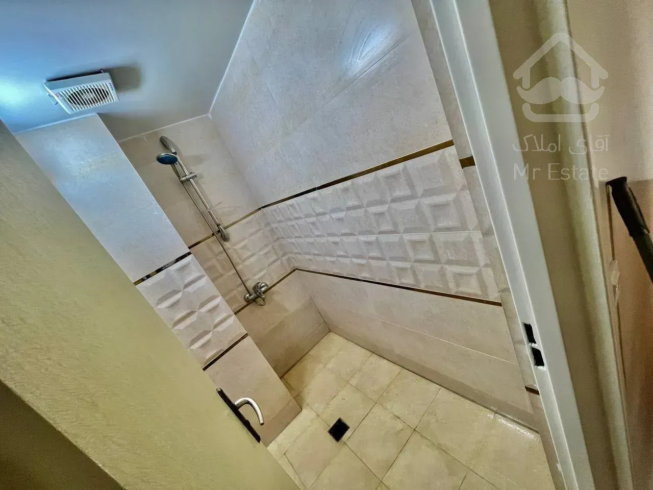 واحد ۸۰ متری بلوار فردوس تخلیه آماده باز دید