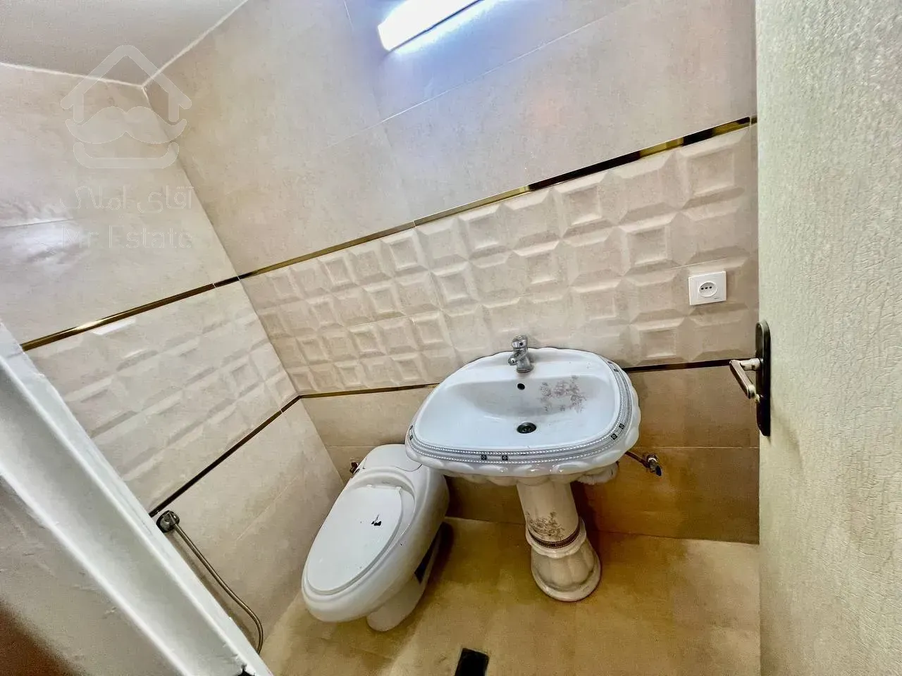 واحد ۸۰ متری بلوار فردوس تخلیه آماده باز دید