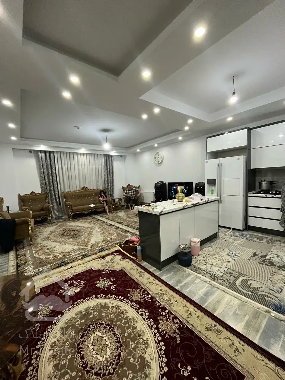 ۸۳ متر ۲خواب/نوساز و فول آپشن/کلا ۶ واحد/