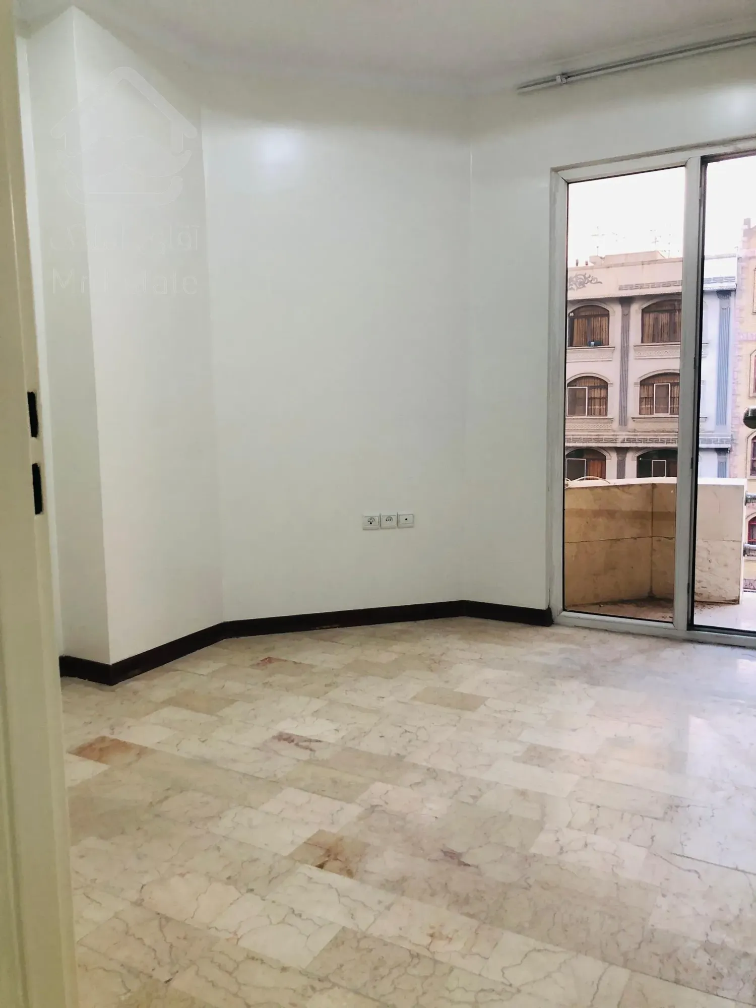 فروش آپارتمام ۷۵متر ۲خواب تراورتن باهنر رو به آفتاب