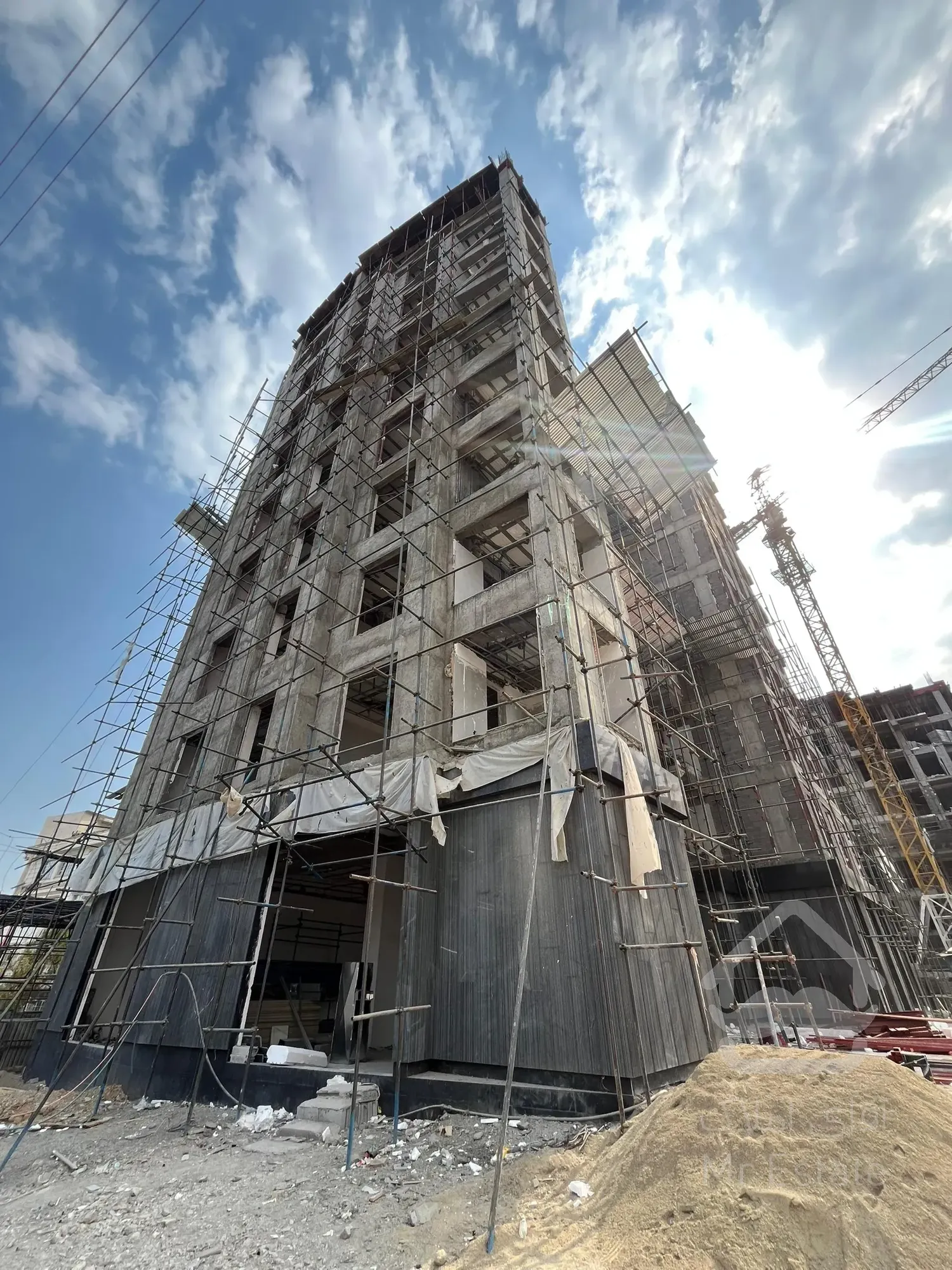 ۹۶ متری/برج باغ هما/برند حاج آقا قربانی