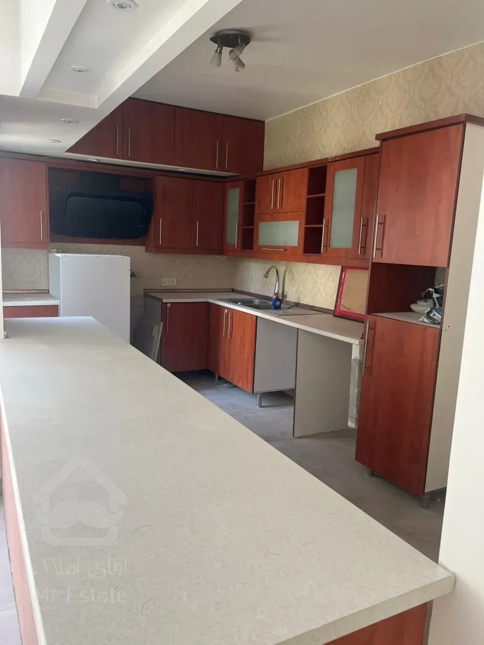 دو راهی قلهک ۱۳۵ متر ۳ خواب زیر قیمت