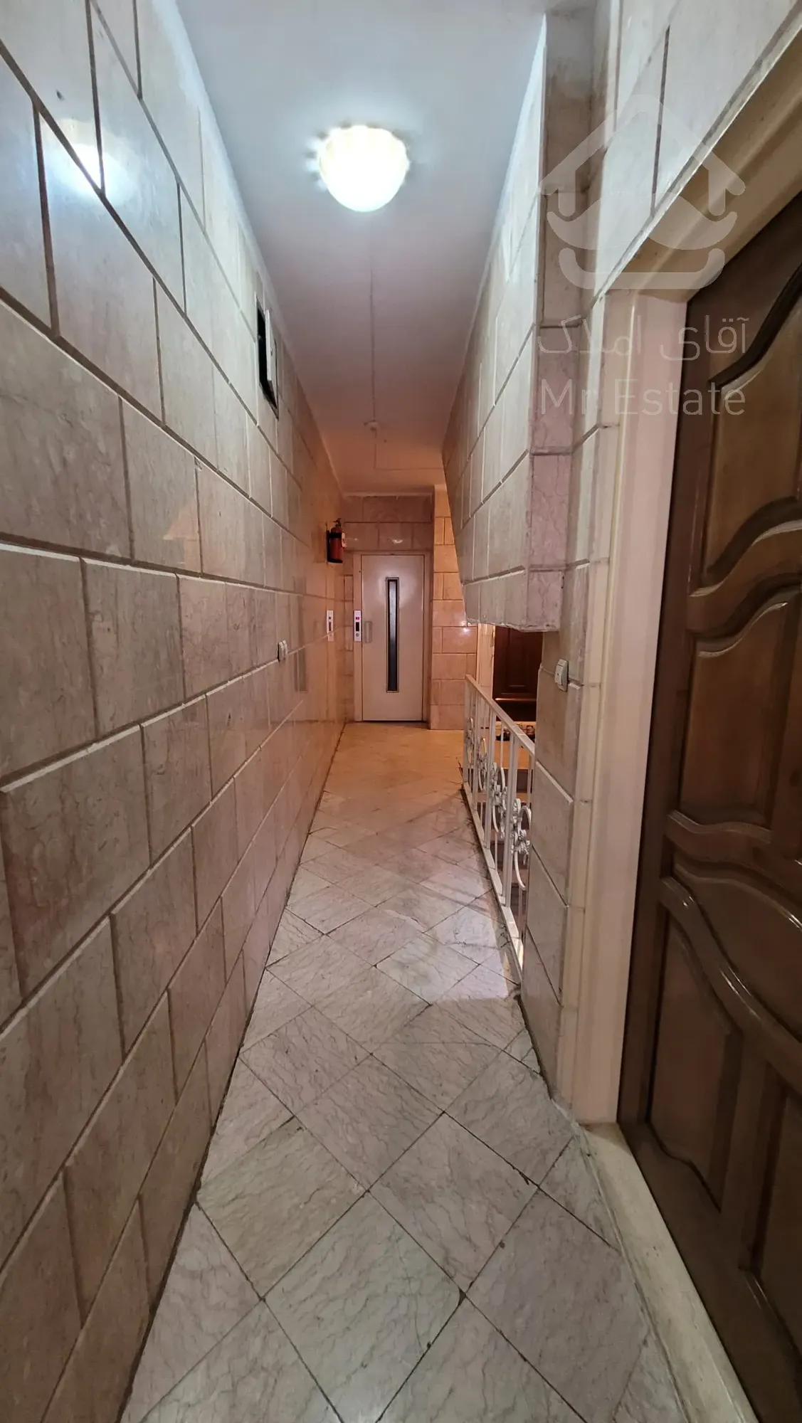 آپارتمان ۸۳متری ۲خوابه سالن پرده خور