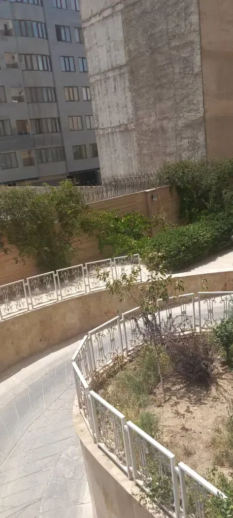 فروش اپارتمان ۸۰ متری وام دارد