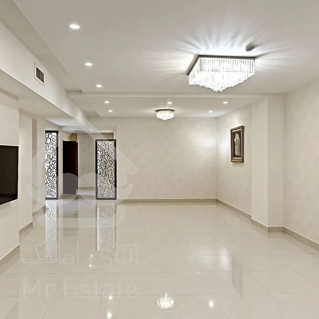 ۹۵متر سالن پرده خور چهارباغ شرقی