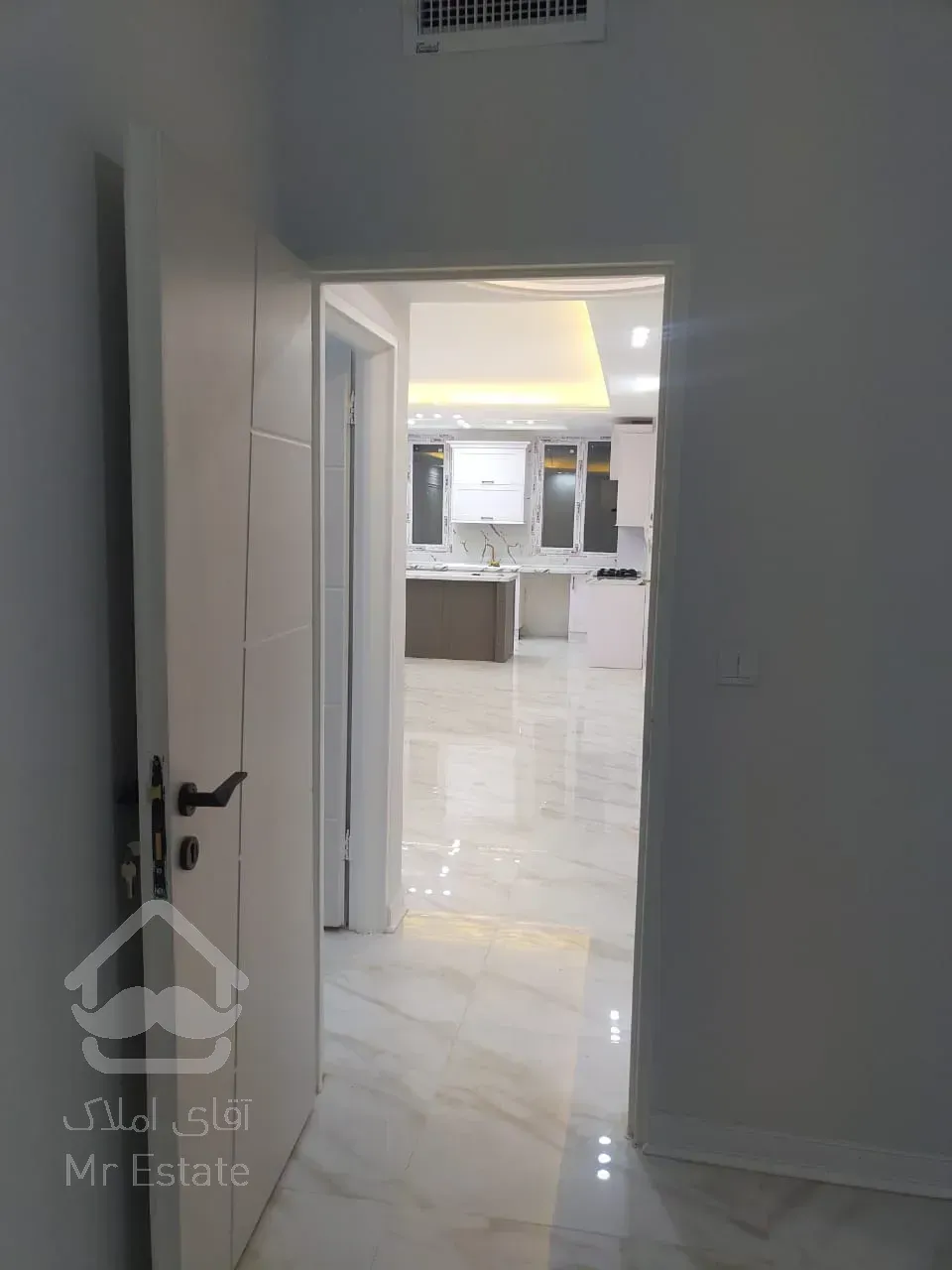 فروش اپارتمان۷۵  متر زیر قیمت سالن پرده خور نور و نقشه عالی