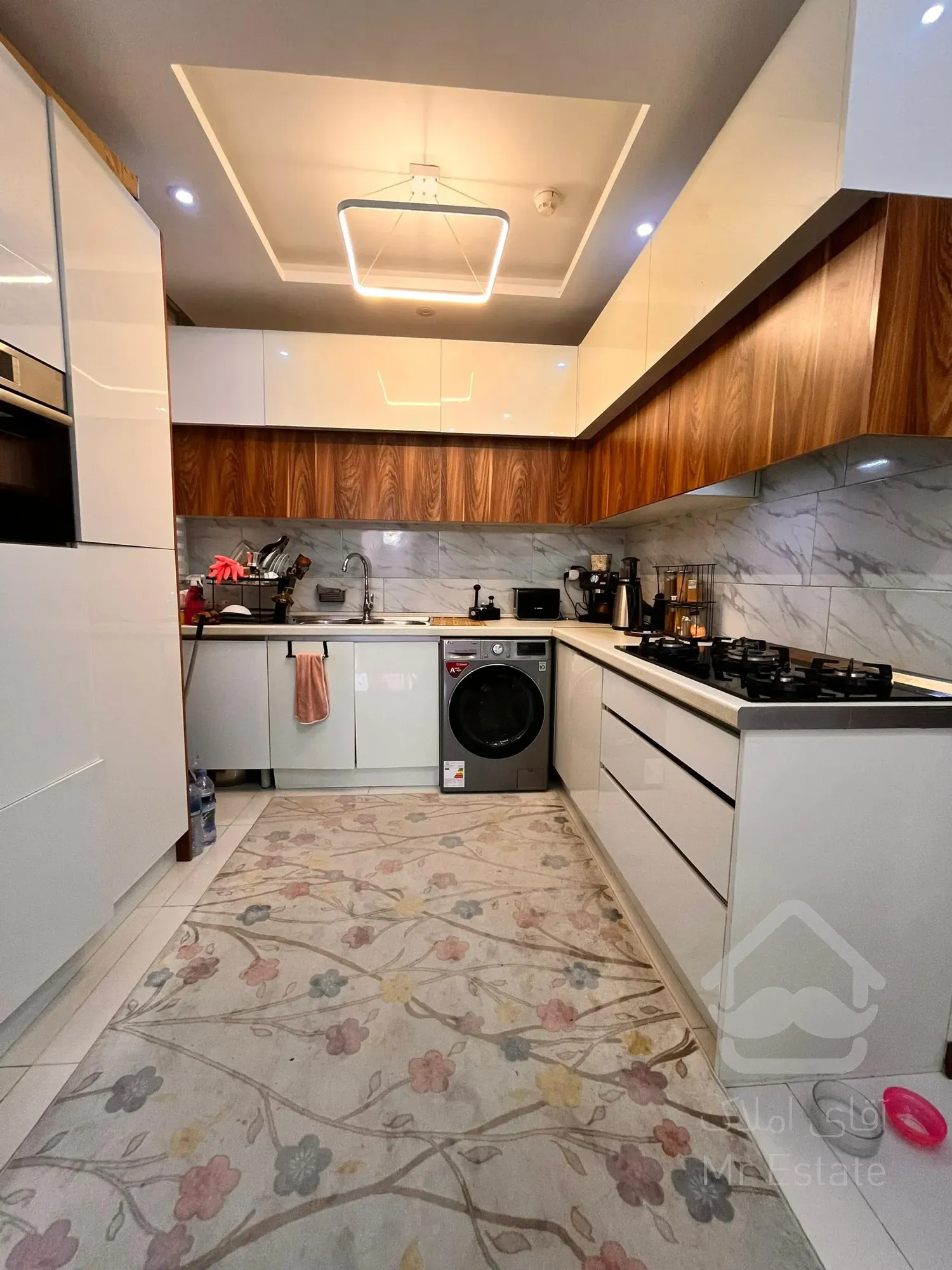 ۸۰آپارتمان متری چهارباغ شرقی