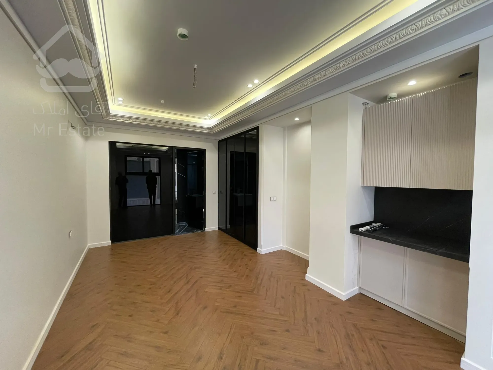 ۳۲۰ متر تکواحدی مدرن در شمال کاخ