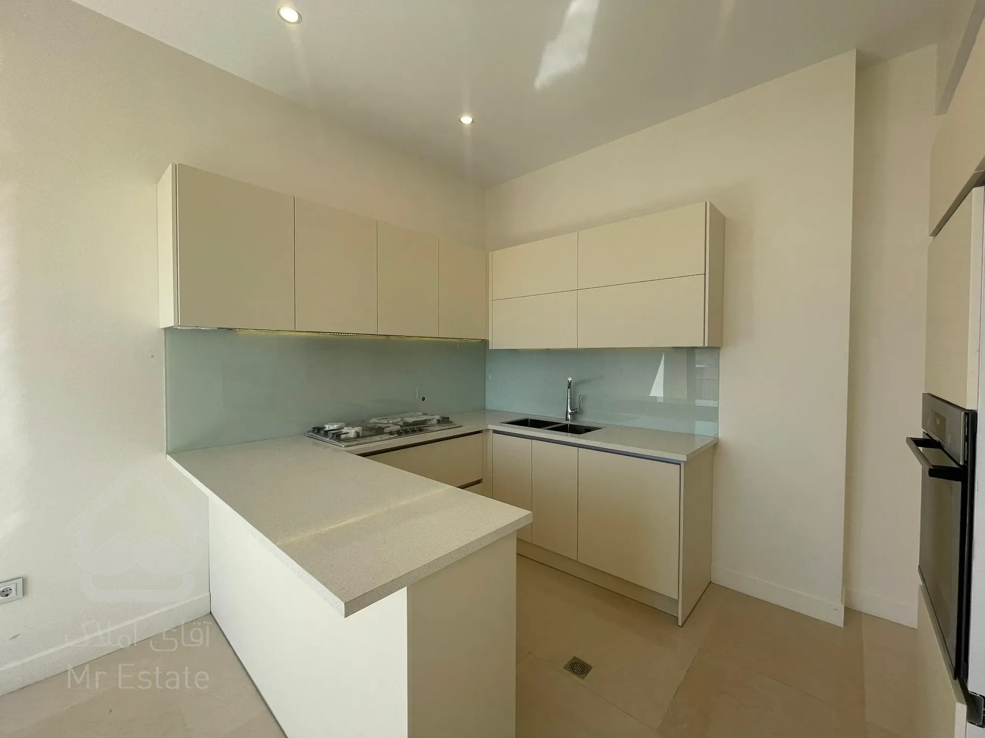 ۱۳۰ متر مدرن در بهترین لوکیشن فرمانیه