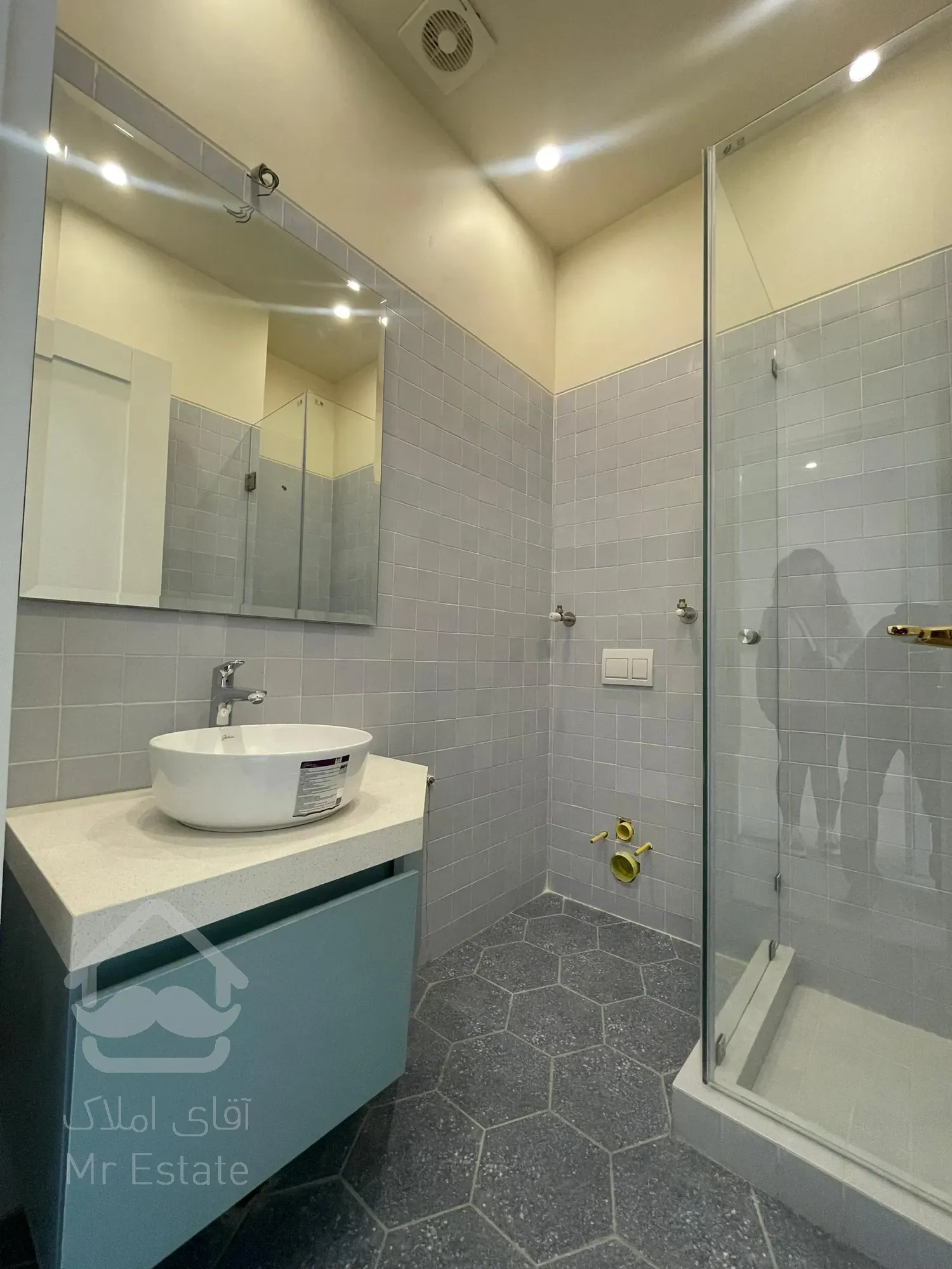 ۲۶۰ متر برج بدون مشرف