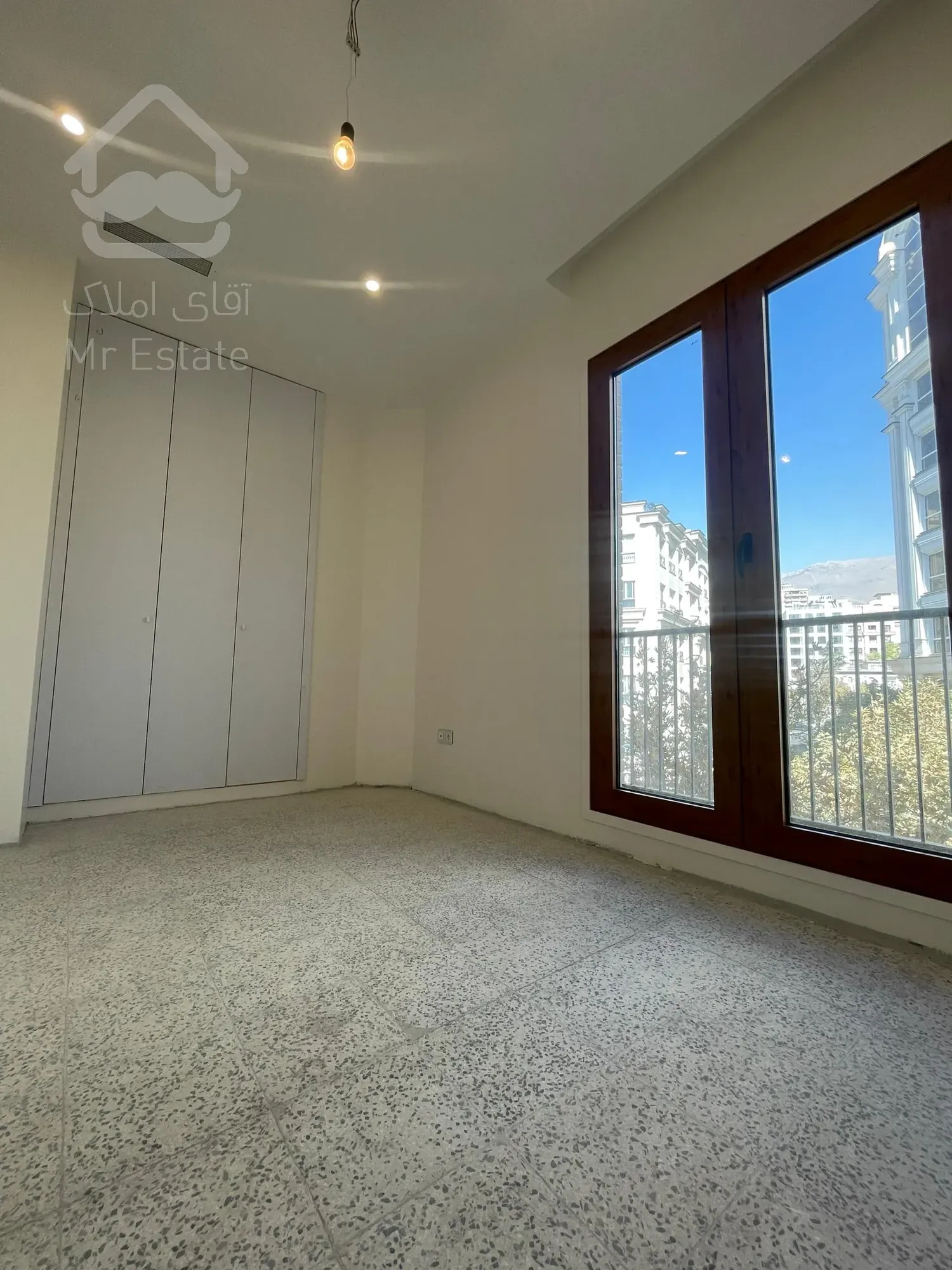 ۲۶۰ متر برج بدون مشرف