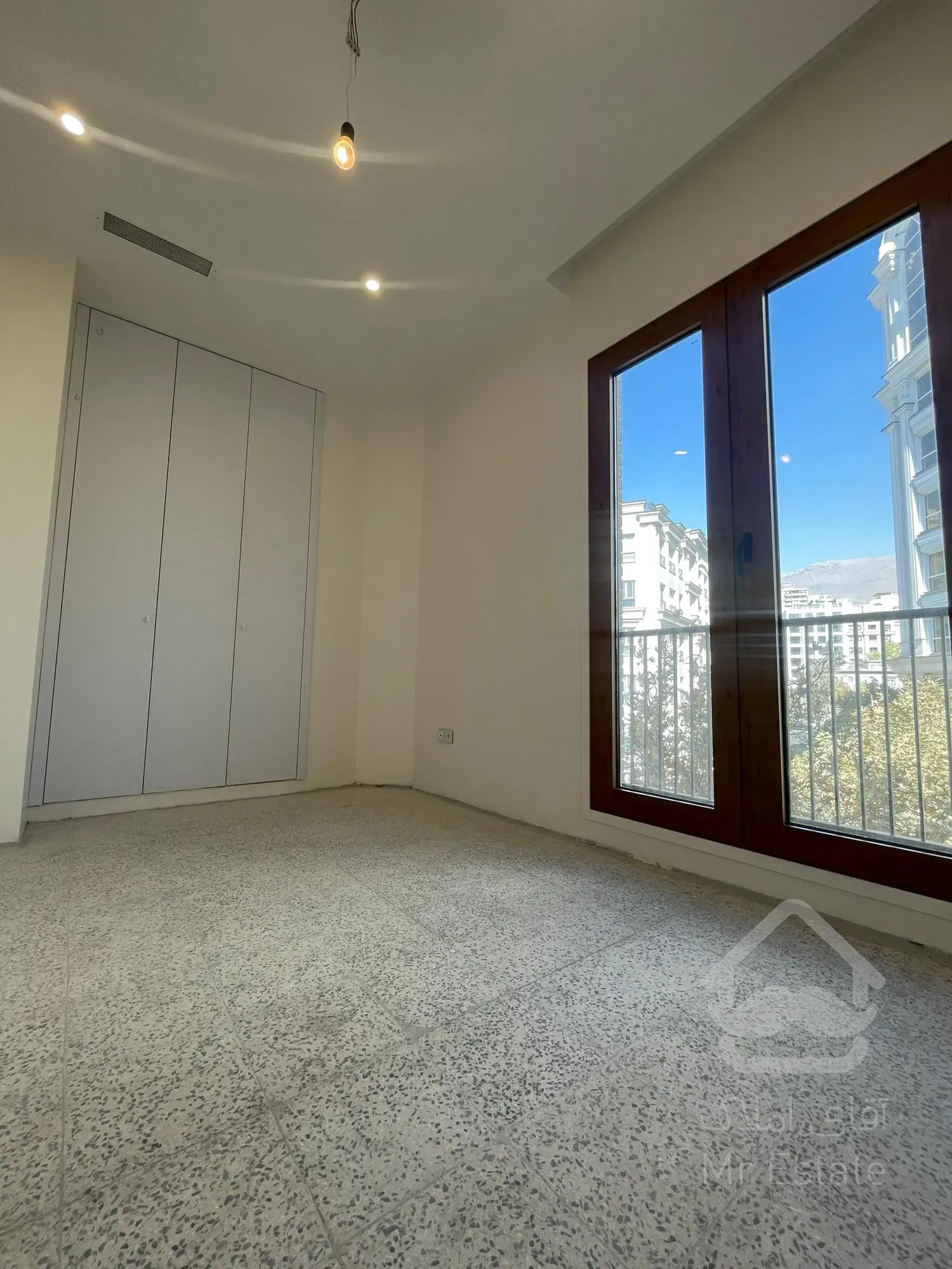 ۱۳۱ متر مدرن در سنبل