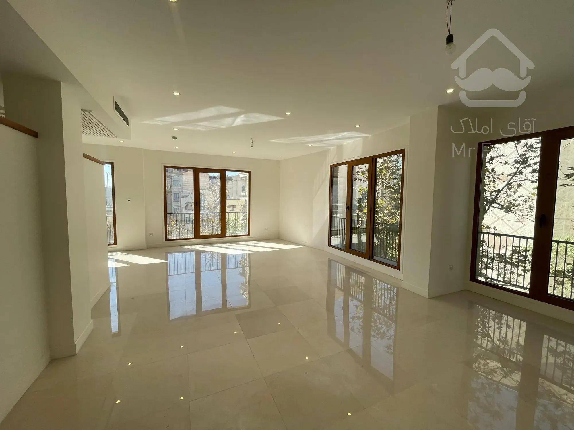 ۱۳۰ متر مدرن در بهترین لوکیشن فرمانیه